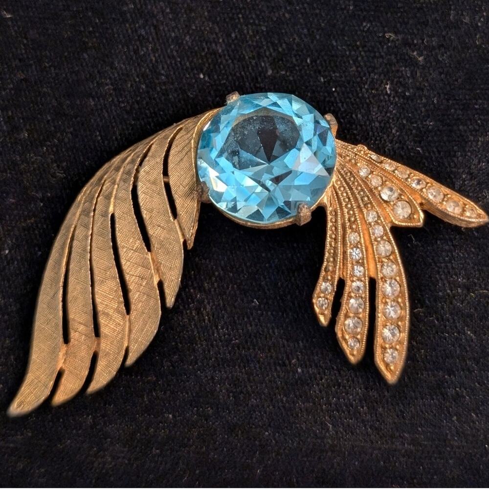 Rare Vintage Signed Charel Large Blue Stone & Rhinestone Gold Tone Brooch